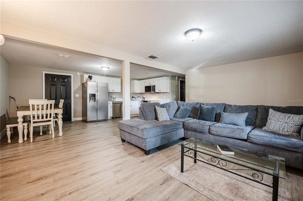 En Venta: $267,000 (4 camas, 2 baños, 1344 Pies cuadrados)