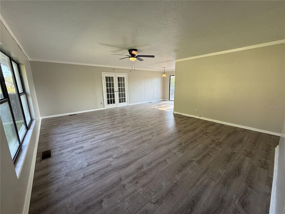 For Rent: $1,945 (3 beds, 2 baths, 1400 Square Feet)