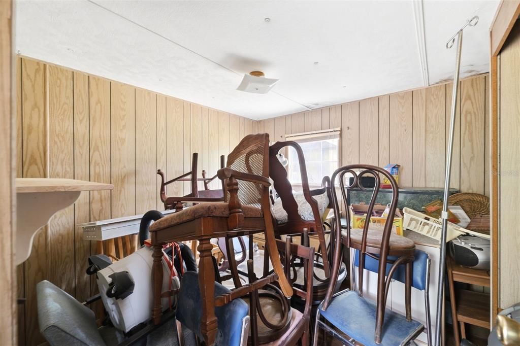 For Sale: $60,000 (2 beds, 1 baths, 720 Square Feet)