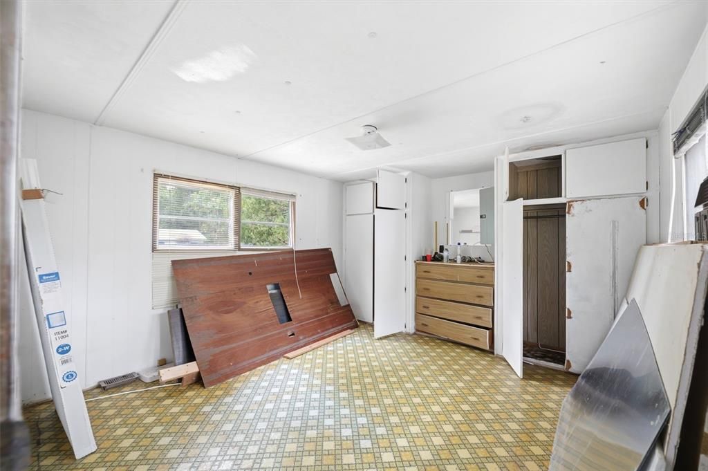 For Sale: $60,000 (2 beds, 1 baths, 720 Square Feet)