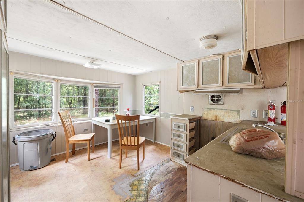 For Sale: $60,000 (2 beds, 1 baths, 720 Square Feet)