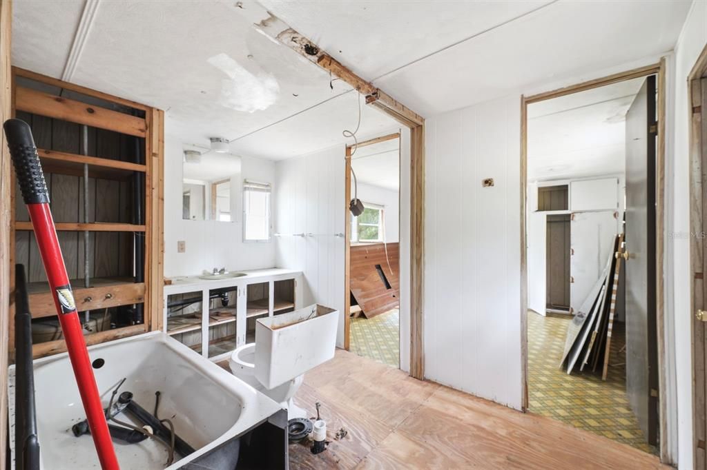 For Sale: $60,000 (2 beds, 1 baths, 720 Square Feet)