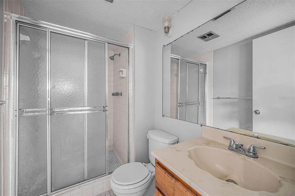 На продажу: $159,900 (2 спален, 2 ванн, 893 Квадратных фут)