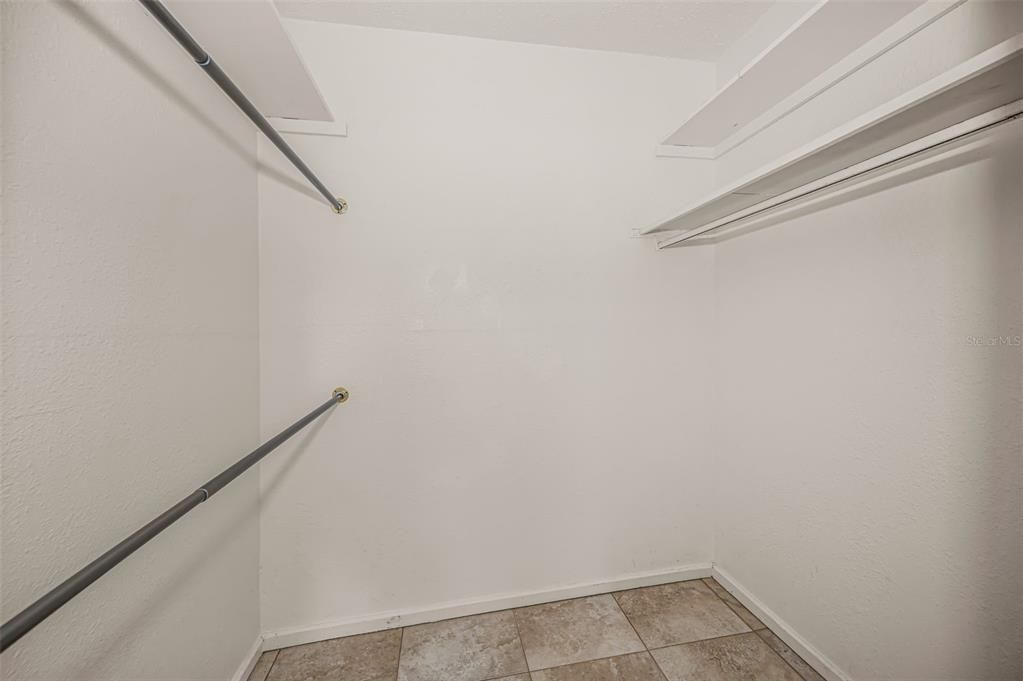 На продажу: $159,900 (2 спален, 2 ванн, 893 Квадратных фут)