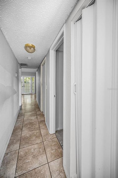 На продажу: $159,900 (2 спален, 2 ванн, 893 Квадратных фут)