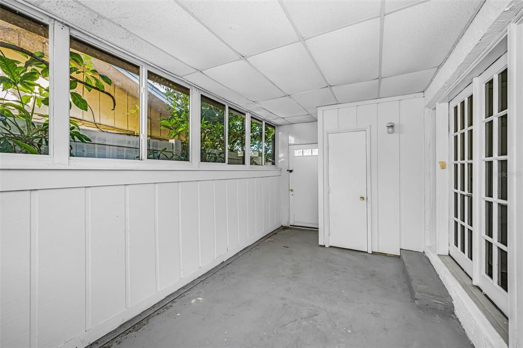 На продажу: $159,900 (2 спален, 2 ванн, 893 Квадратных фут)