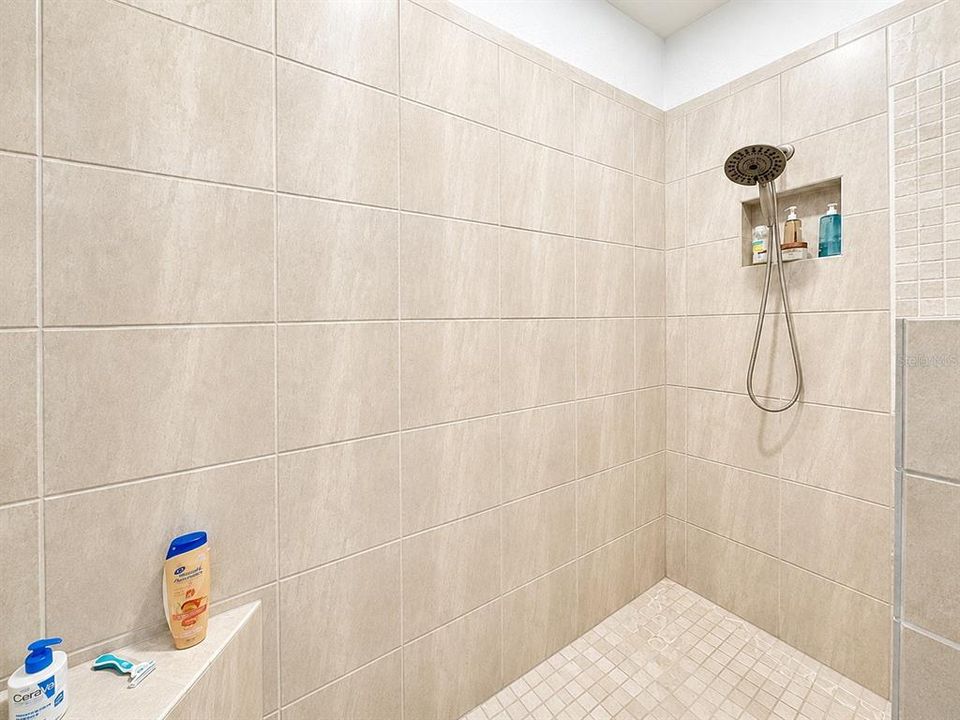 На продажу: $360,000 (4 спален, 2 ванн, 2226 Квадратных фут)