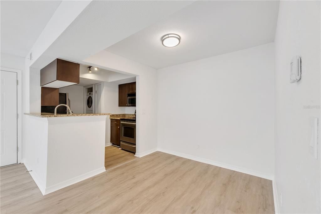 For Sale: $124,999 (1 beds, 1 baths, 642 Square Feet)