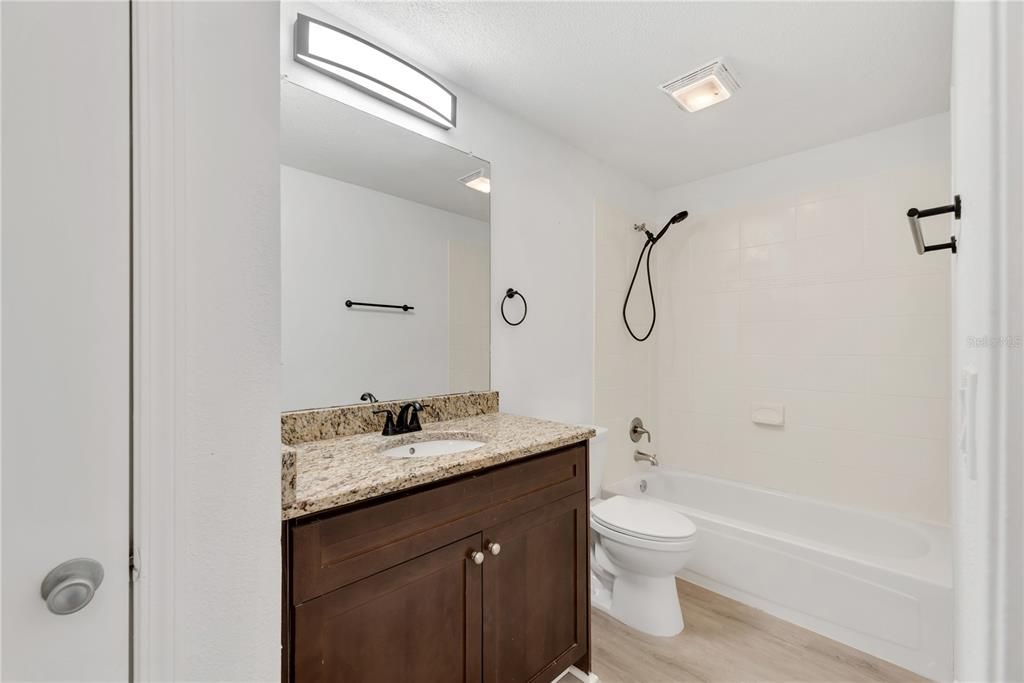 For Sale: $124,999 (1 beds, 1 baths, 642 Square Feet)