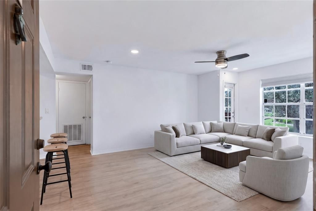 For Sale: $124,999 (1 beds, 1 baths, 642 Square Feet)