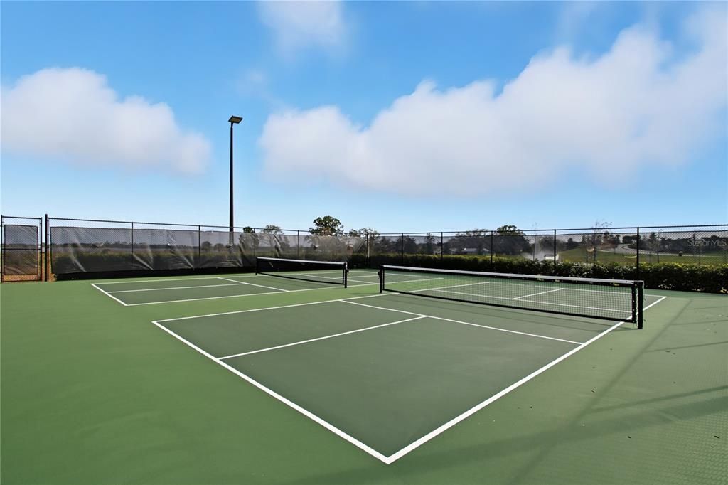 For Sale: $305,000 (2 beds, 2 baths, 1464 Square Feet)
