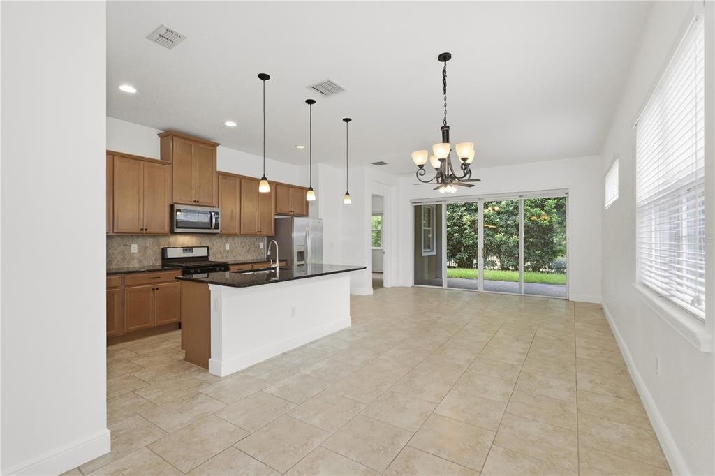 For Sale: $305,000 (2 beds, 2 baths, 1464 Square Feet)
