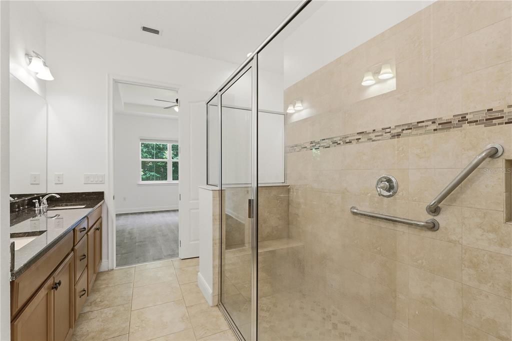 For Sale: $305,000 (2 beds, 2 baths, 1464 Square Feet)