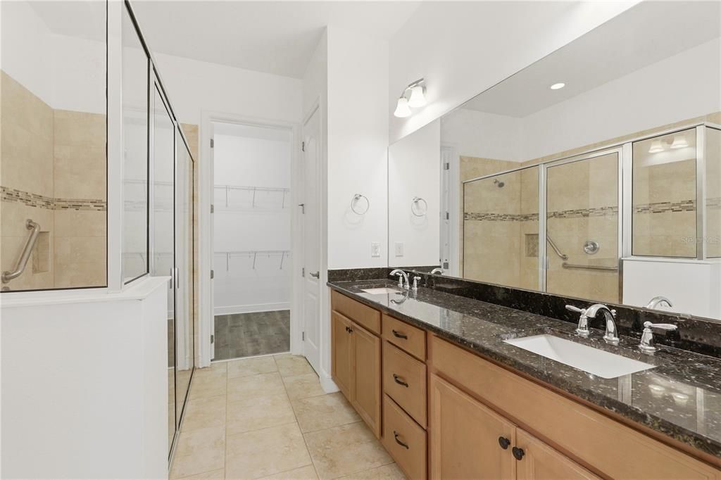 For Sale: $305,000 (2 beds, 2 baths, 1464 Square Feet)