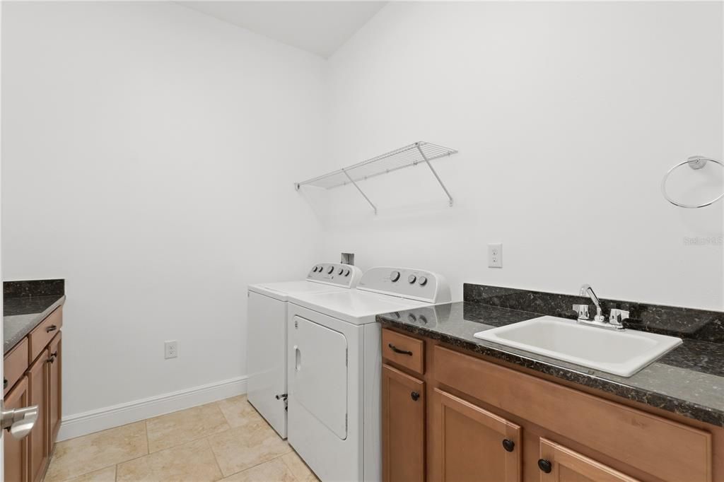 For Sale: $305,000 (2 beds, 2 baths, 1464 Square Feet)