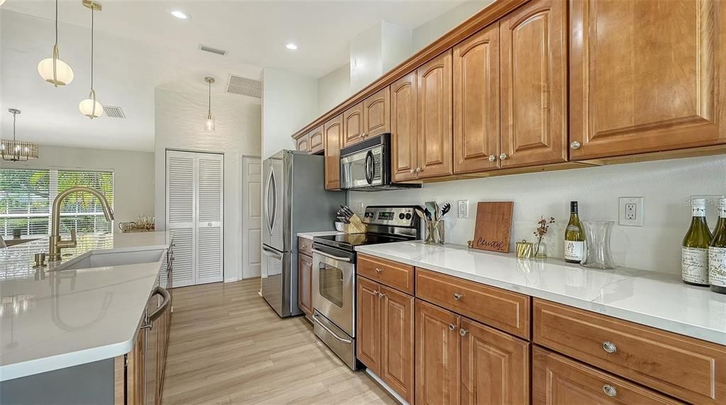 For Sale: $515,000 (3 beds, 2 baths, 1578 Square Feet)