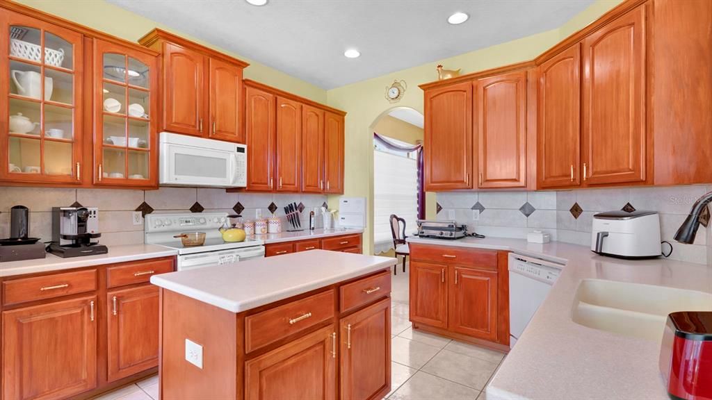 For Sale: $675,000 (5 beds, 4 baths, 3540 Square Feet)