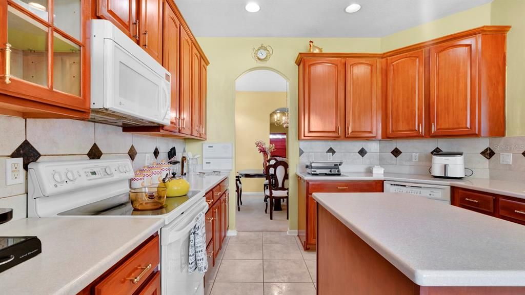 For Sale: $675,000 (5 beds, 4 baths, 3540 Square Feet)
