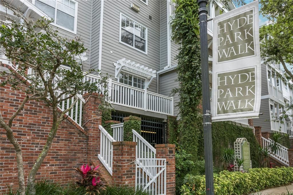 For Rent: $3,800 (2 beds, 2 baths, 938 Square Feet)