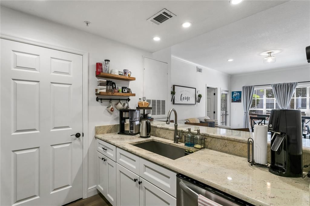For Rent: $3,800 (2 beds, 2 baths, 938 Square Feet)