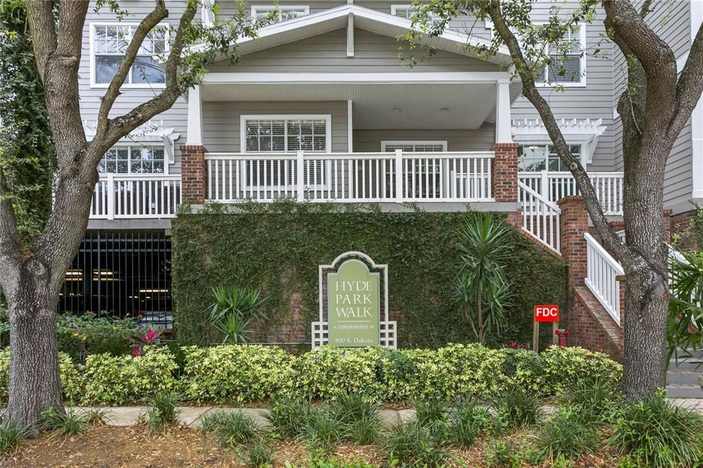 For Rent: $3,800 (2 beds, 2 baths, 938 Square Feet)
