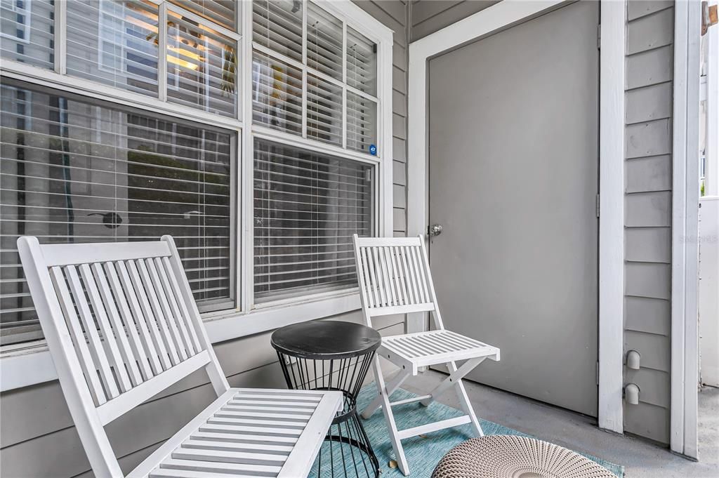 For Rent: $3,800 (2 beds, 2 baths, 938 Square Feet)