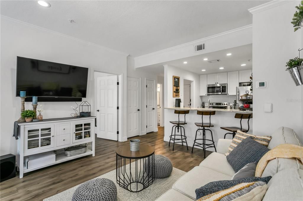 For Rent: $3,800 (2 beds, 2 baths, 938 Square Feet)