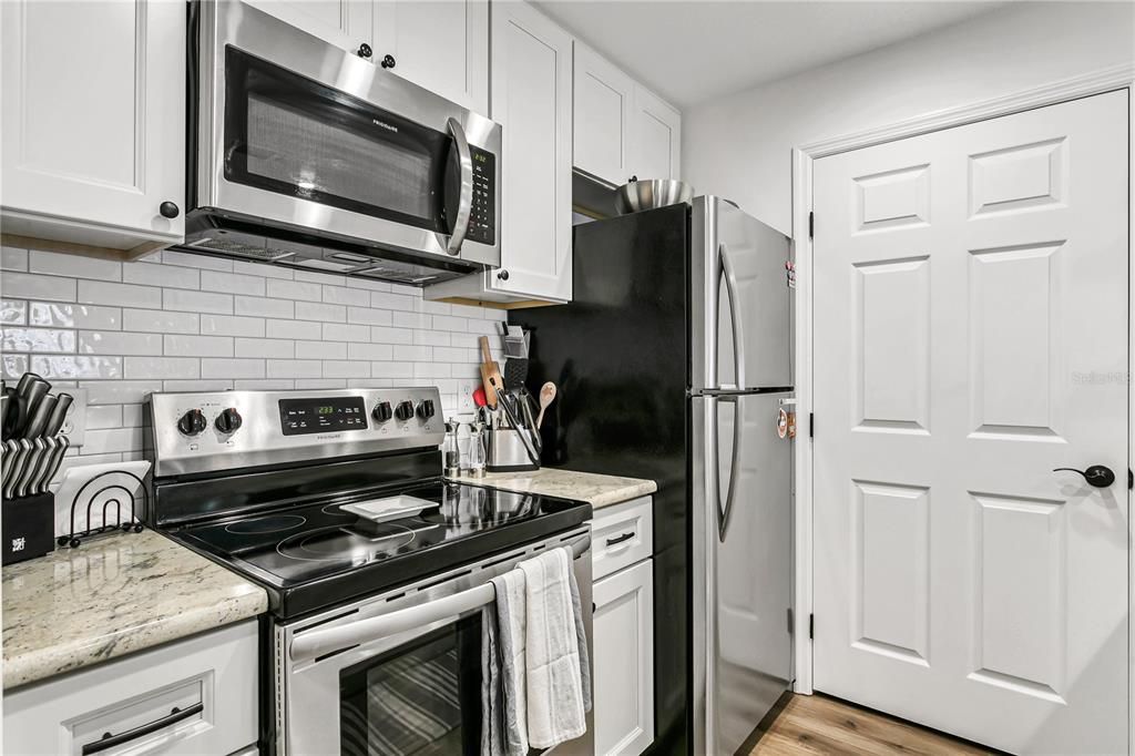 For Rent: $3,800 (2 beds, 2 baths, 938 Square Feet)
