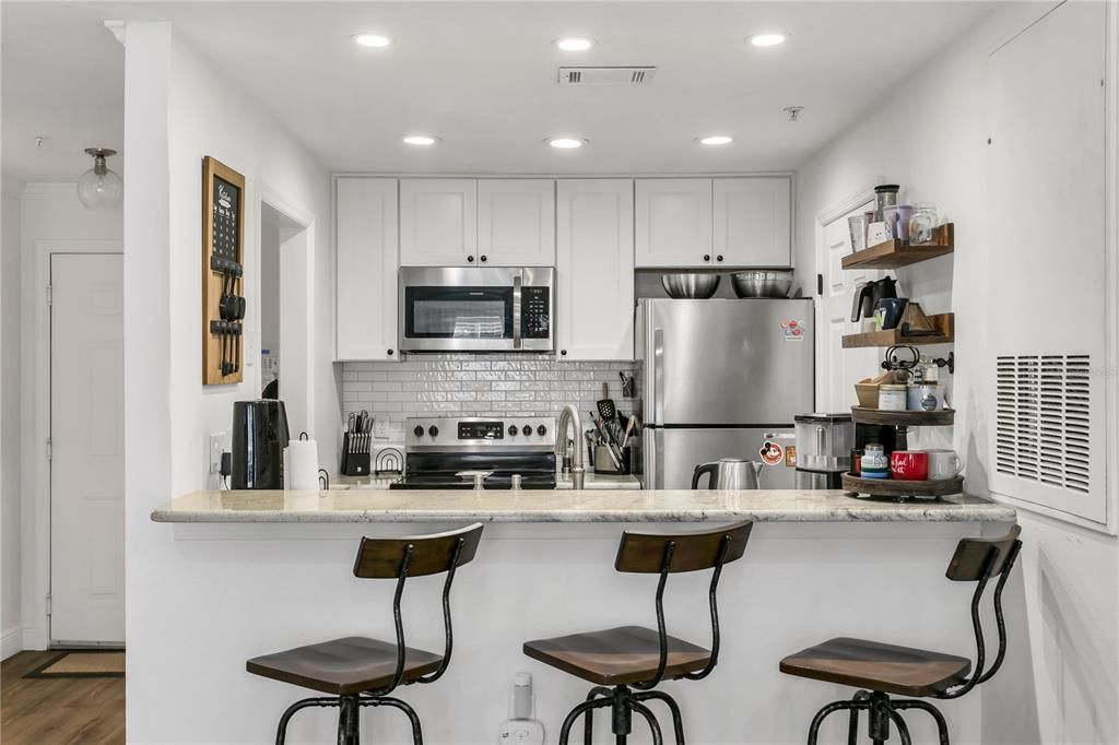 For Rent: $3,800 (2 beds, 2 baths, 938 Square Feet)