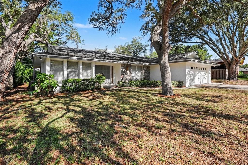 En Venta: $555,000 (3 camas, 2 baños, 2411 Pies cuadrados)