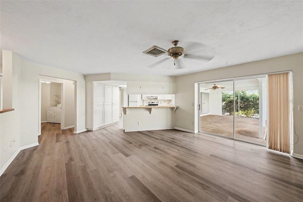 En Venta: $555,000 (3 camas, 2 baños, 2411 Pies cuadrados)