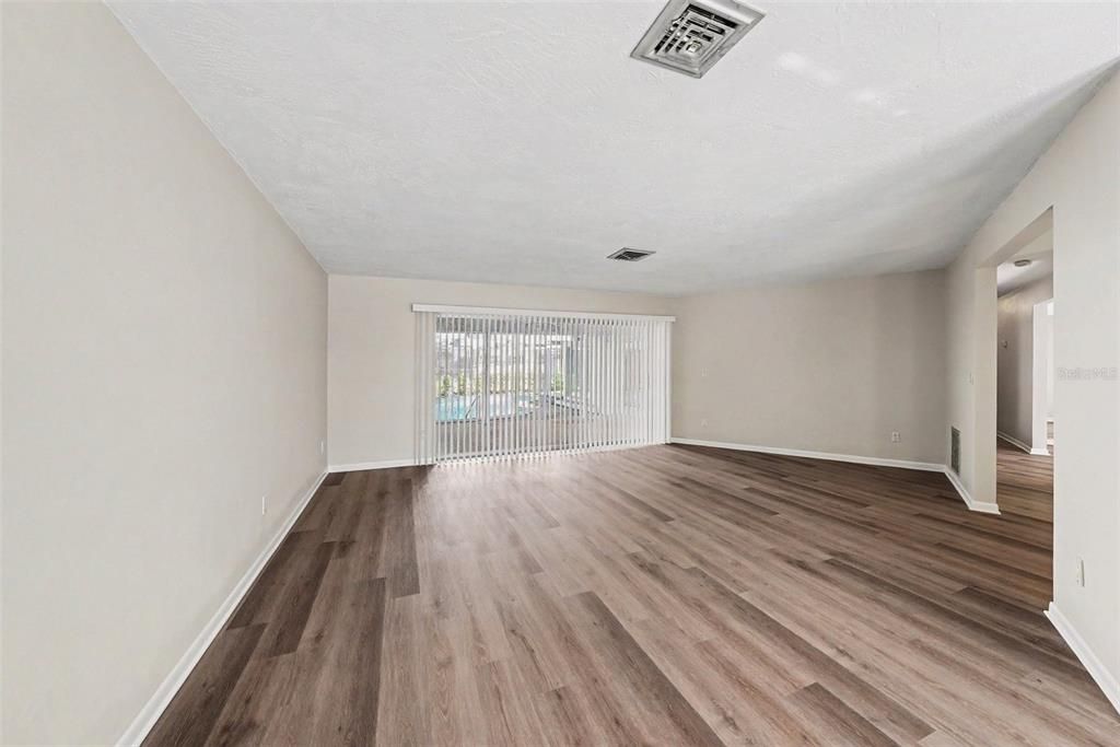 En Venta: $555,000 (3 camas, 2 baños, 2411 Pies cuadrados)