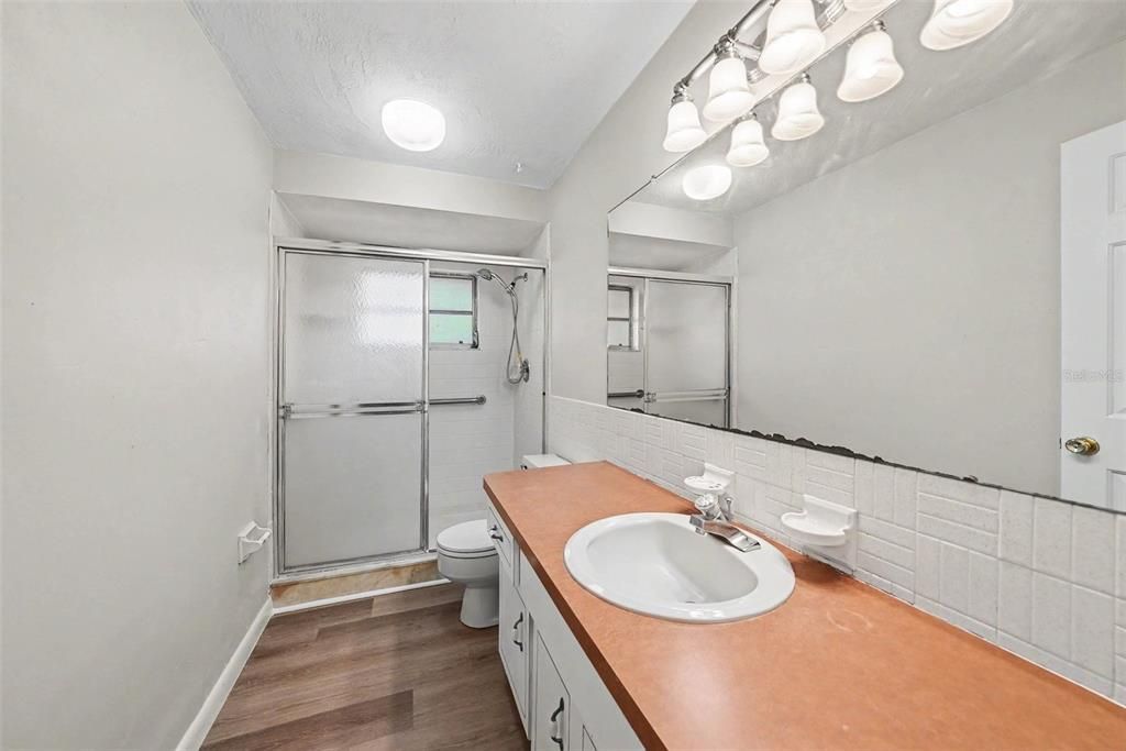 En Venta: $555,000 (3 camas, 2 baños, 2411 Pies cuadrados)