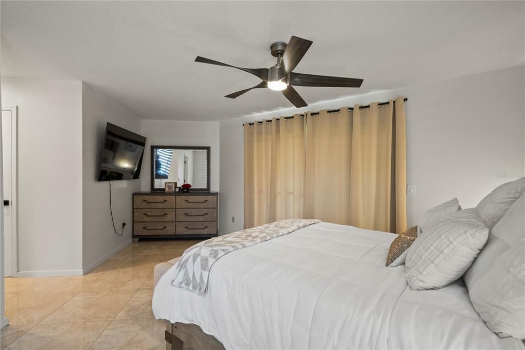 For Sale: $370,000 (2 beds, 2 baths, 1497 Square Feet)