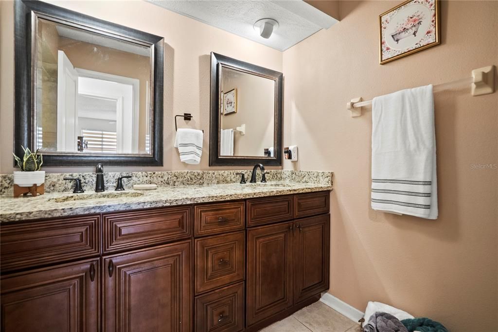 For Sale: $370,000 (2 beds, 2 baths, 1497 Square Feet)