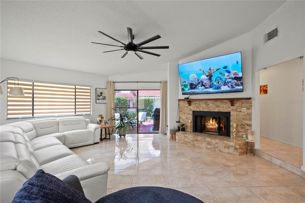 For Sale: $370,000 (2 beds, 2 baths, 1497 Square Feet)