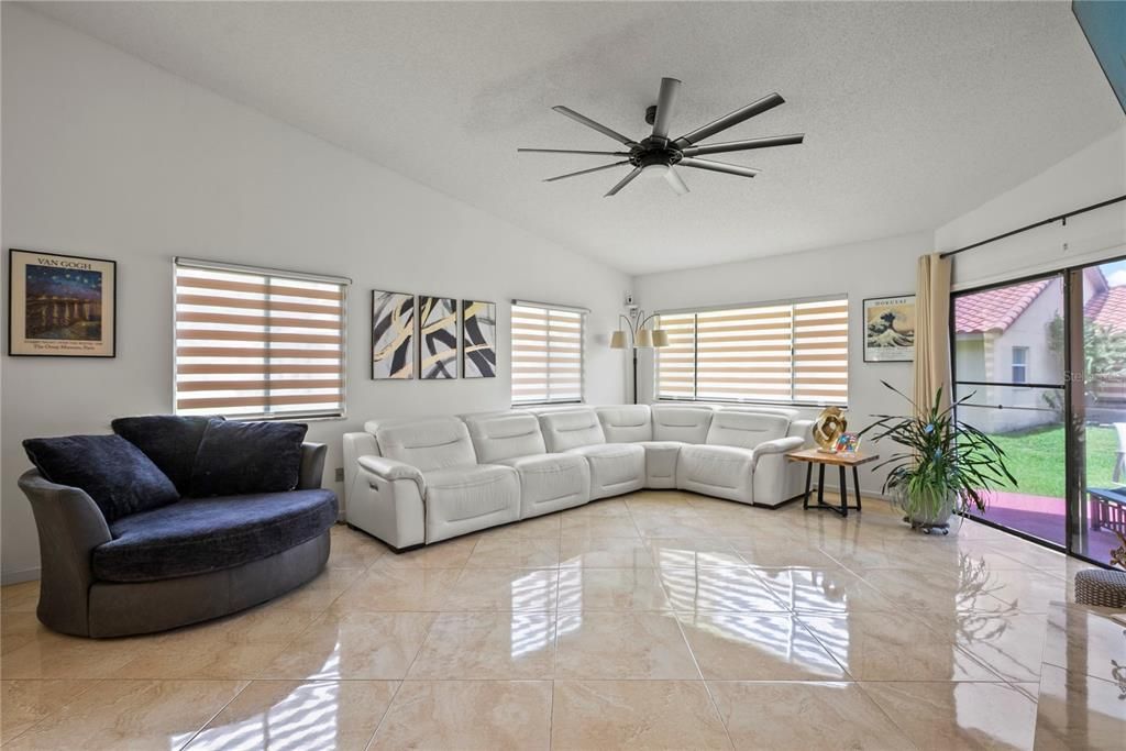 For Sale: $370,000 (2 beds, 2 baths, 1497 Square Feet)