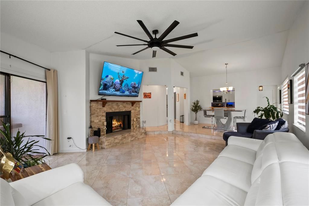 For Sale: $370,000 (2 beds, 2 baths, 1497 Square Feet)