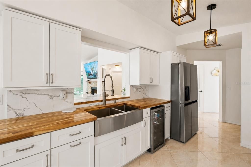 For Sale: $370,000 (2 beds, 2 baths, 1497 Square Feet)