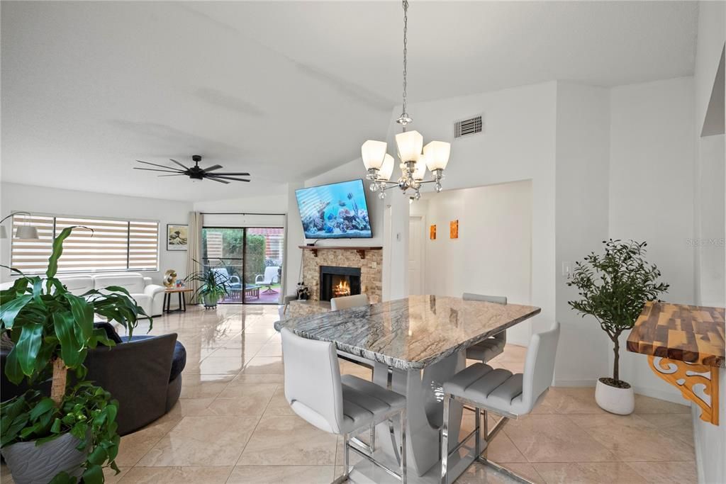 For Sale: $370,000 (2 beds, 2 baths, 1497 Square Feet)