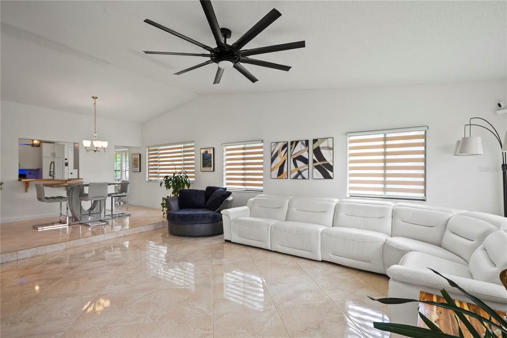For Sale: $370,000 (2 beds, 2 baths, 1497 Square Feet)