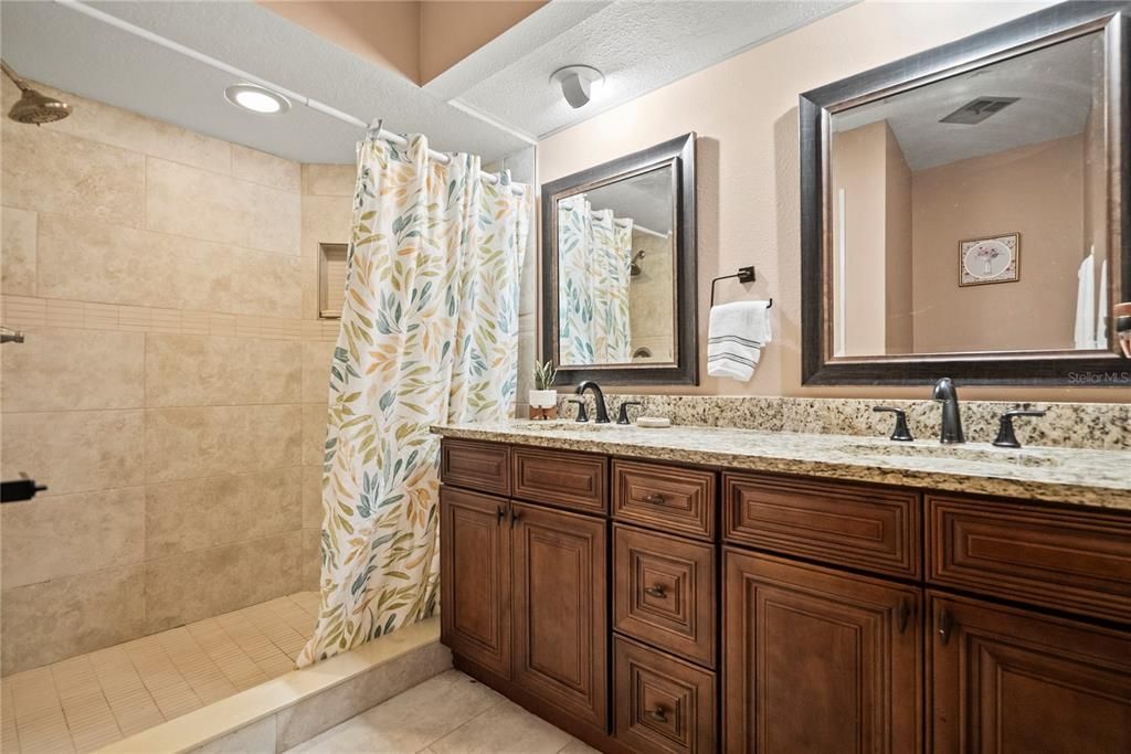 For Sale: $370,000 (2 beds, 2 baths, 1497 Square Feet)