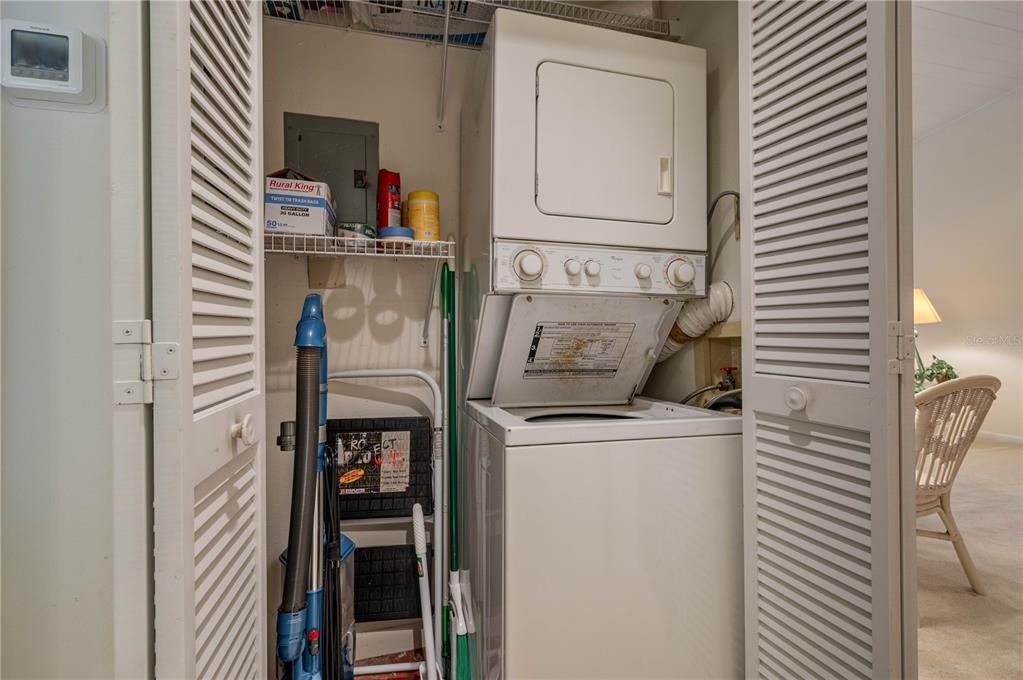На продажу: $139,900 (2 спален, 2 ванн, 1088 Квадратных фут)