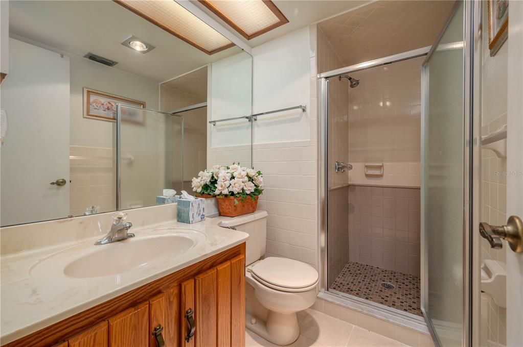 На продажу: $139,900 (2 спален, 2 ванн, 1088 Квадратных фут)