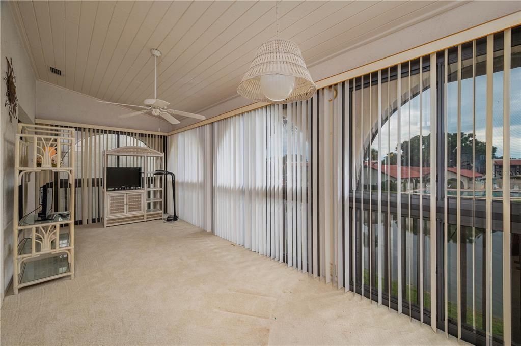 На продажу: $139,900 (2 спален, 2 ванн, 1088 Квадратных фут)