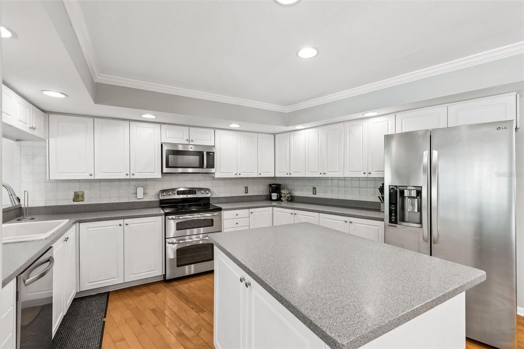 En Venta: $699,000 (5 camas, 3 baños, 3108 Pies cuadrados)