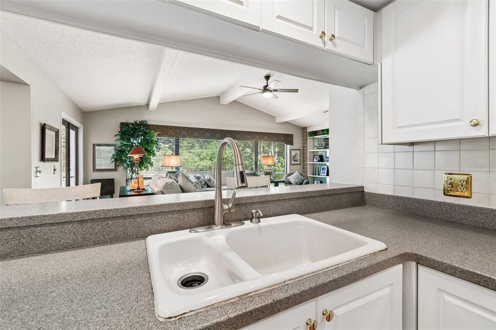 En Venta: $699,000 (5 camas, 3 baños, 3108 Pies cuadrados)