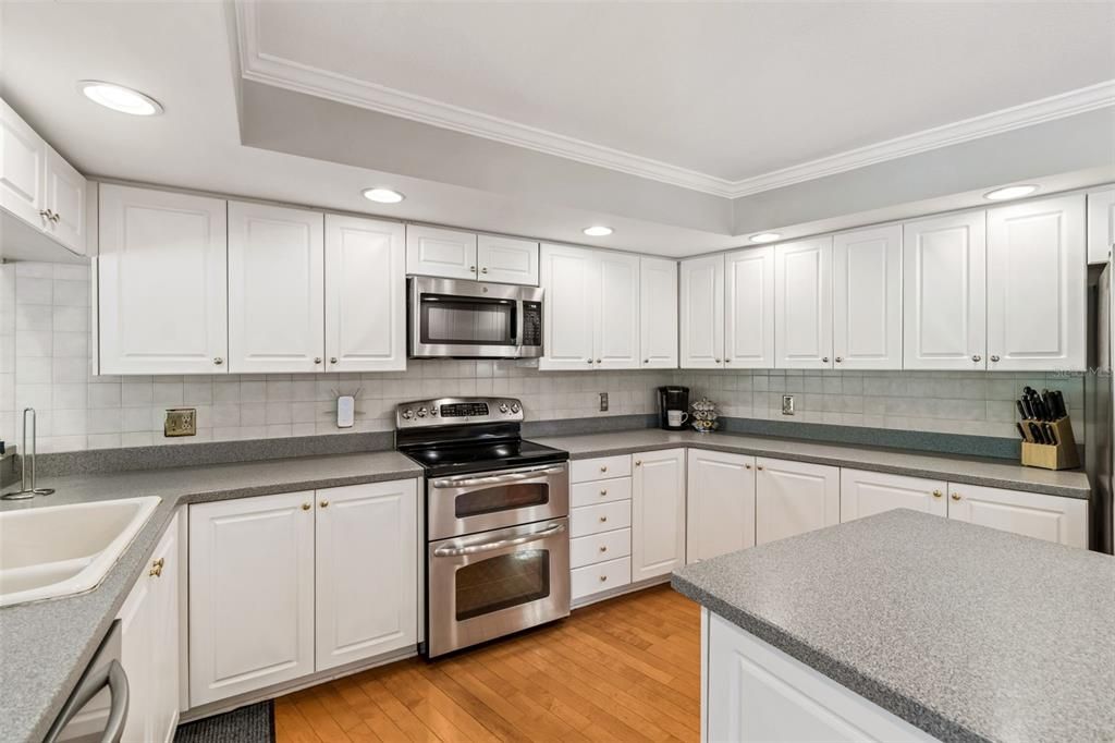 En Venta: $699,000 (5 camas, 3 baños, 3108 Pies cuadrados)