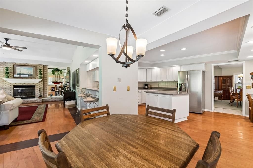 En Venta: $699,000 (5 camas, 3 baños, 3108 Pies cuadrados)