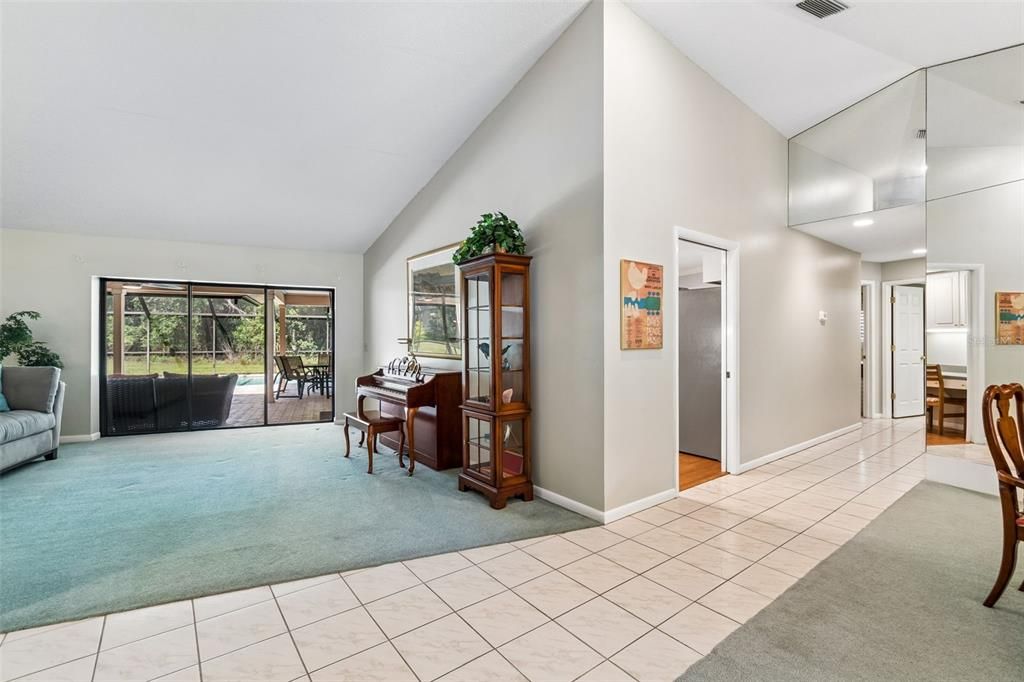 En Venta: $699,000 (5 camas, 3 baños, 3108 Pies cuadrados)